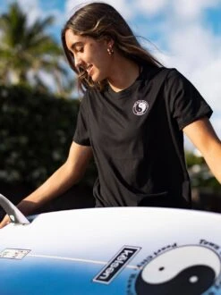 Wave Heart Classic Tee -T&C Surf Clothing LifestyleFrontTee 76e85ceb f699 470b 94fd 21e8e3ac89b7 666902