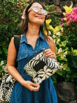 T&C Surf X Aloha Collection Tropic Day Small Pouch -T&C Surf Clothing Small3 LIFE1 889104